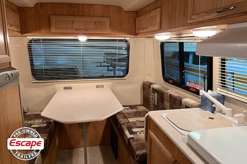 04-used-fiberglass-travel-trailers-for-sale-Bernheim-2006-17B