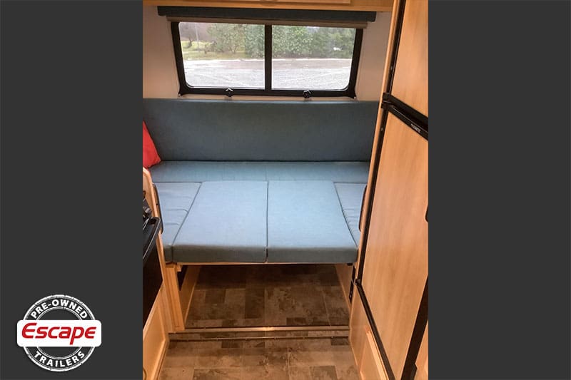 04-used-fiberglass-travel-trailers-for-sale-Swan-2019-5.0