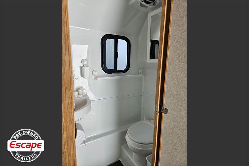 05-used-fiberglass-travel-trailers-for-sale-Heard-2021-19