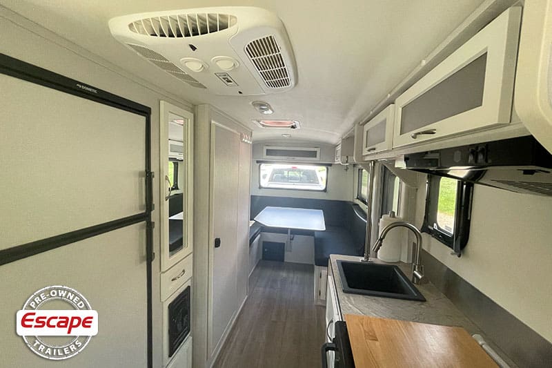 03-Meade-2021-21NE-used-fiberglass-travel-trailers-for-sale