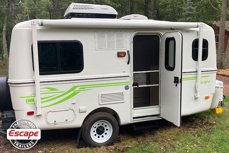03-Moody-2019-17B-used-fiberglass-travel-trailers-for-sale