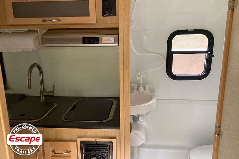 06-Moody-2019-17B-used-fiberglass-travel-trailers-for-sale