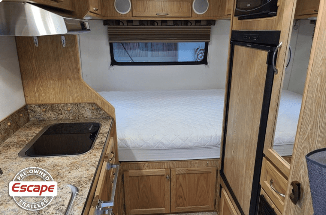pre owned fiberglass trailer Peggy 01